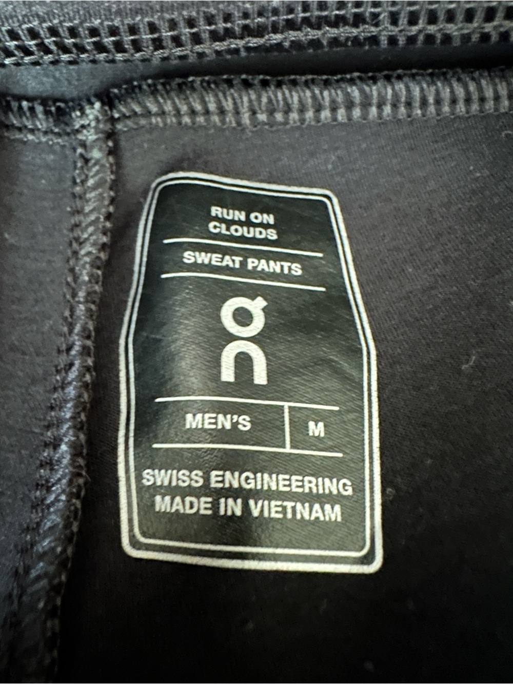 On Running Focus Tech Running Joggers Men’s Medium Black Regular Fit NWOT